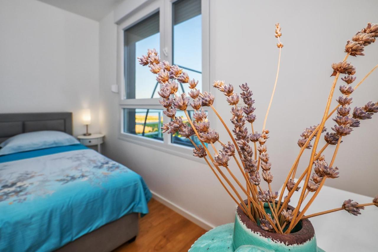 Sea View With Garden Apartment Joshua Split Kültér fotó