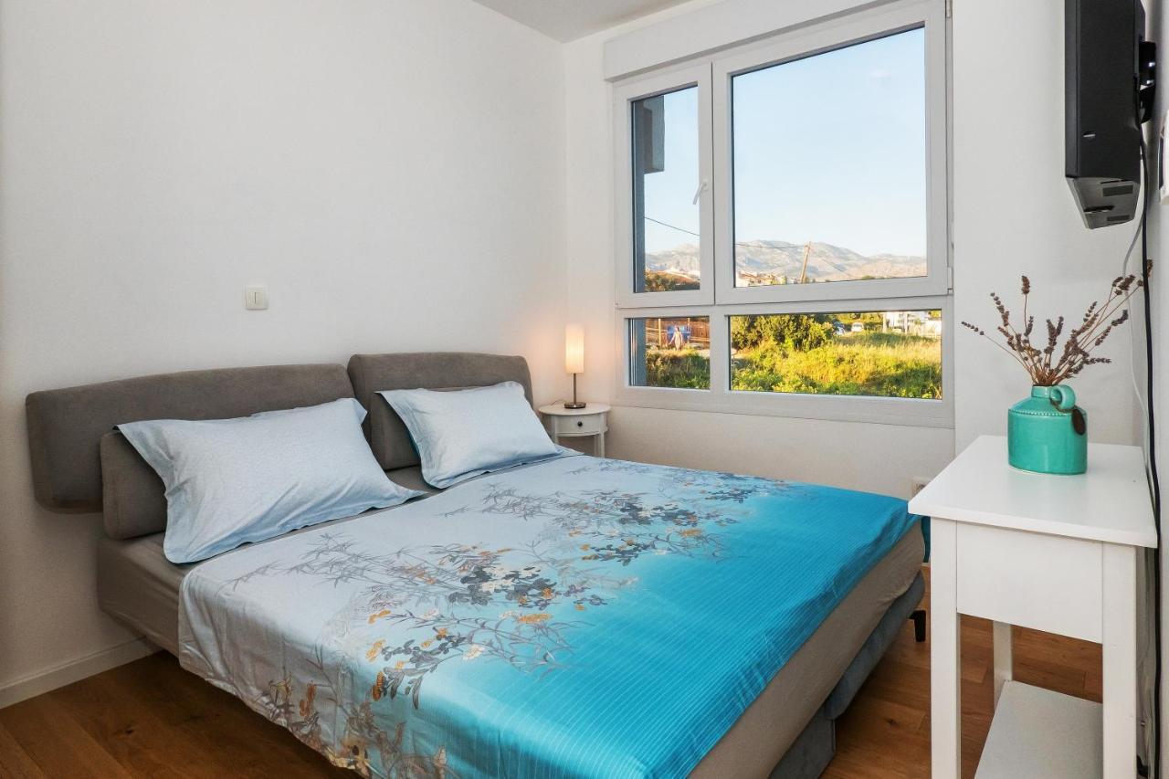 Sea View With Garden Apartment Joshua Split Kültér fotó
