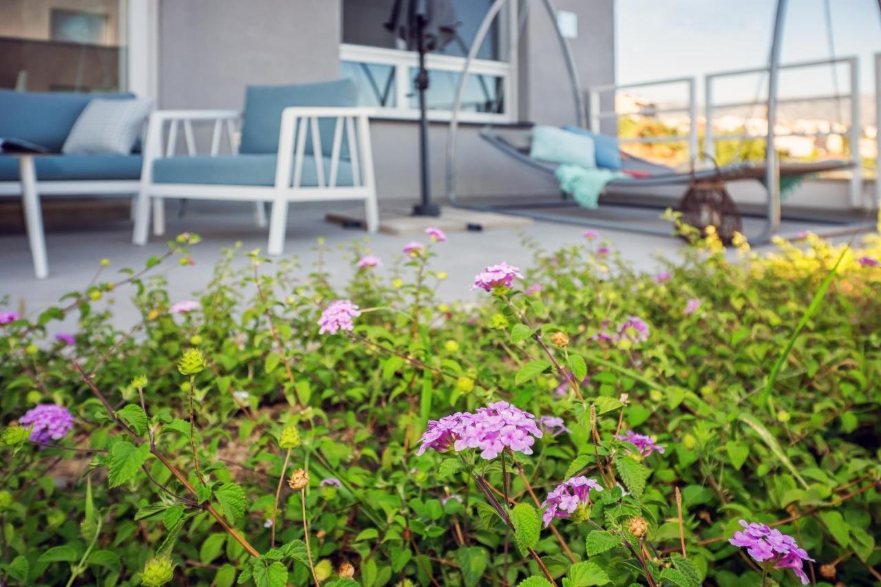 Sea View With Garden Apartment Joshua Split Kültér fotó